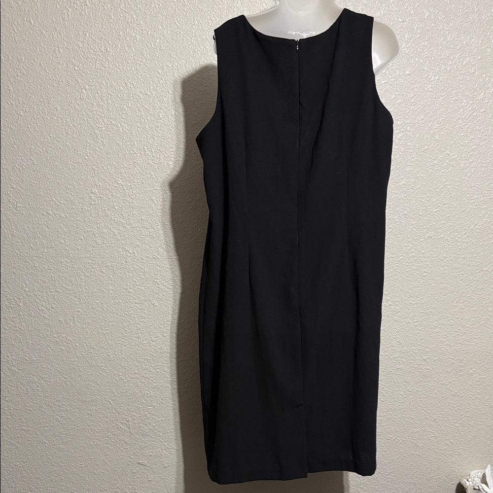 Chic Black Sleeveless Midi Dress